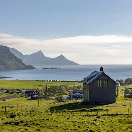 Med Flott Havutsikt Ved Hauklandstranden *