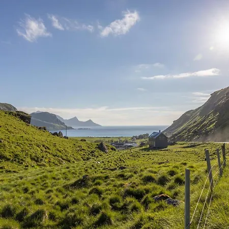 Med Flott Havutsikt Ved Hauklandstranden *