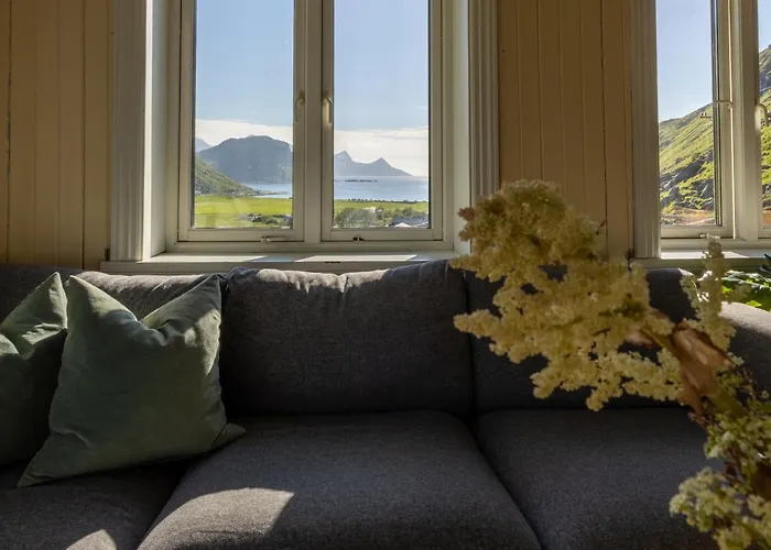 Med Flott Havutsikt Ved Hauklandstranden *